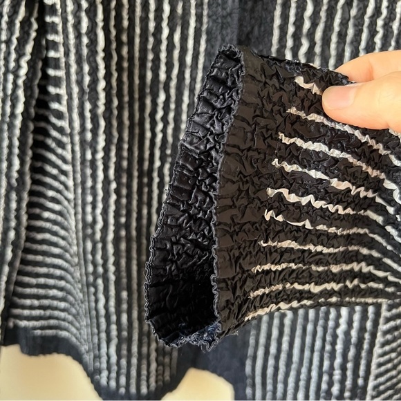 Chico's TRAVELERS COLLECTION Crushed Stripe Jacket, size 1.5 - Picture 11 of 13